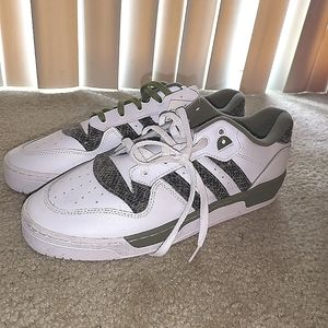 Adidas rivalry low size 11